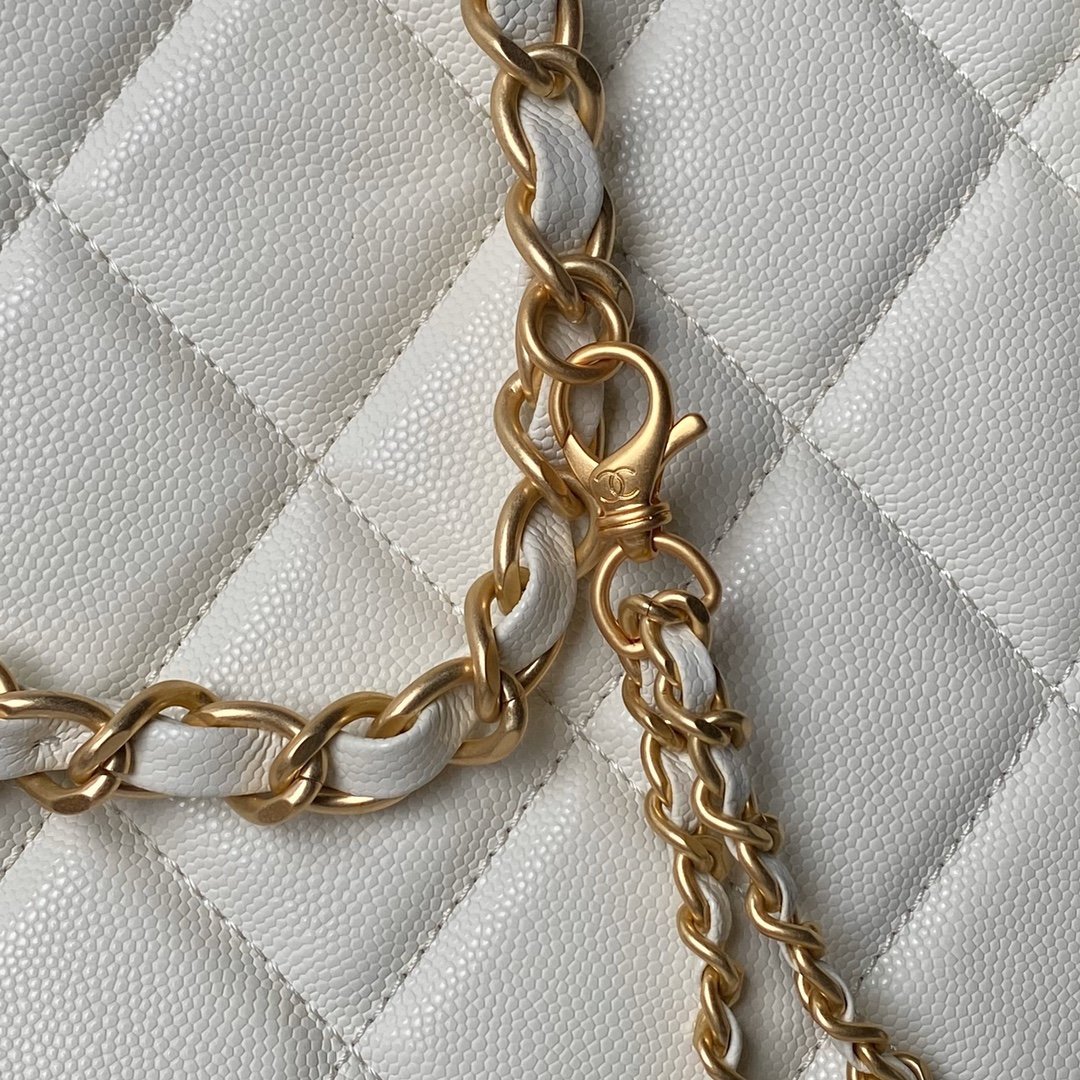 Chanel SMALL TOTE White - Image 4