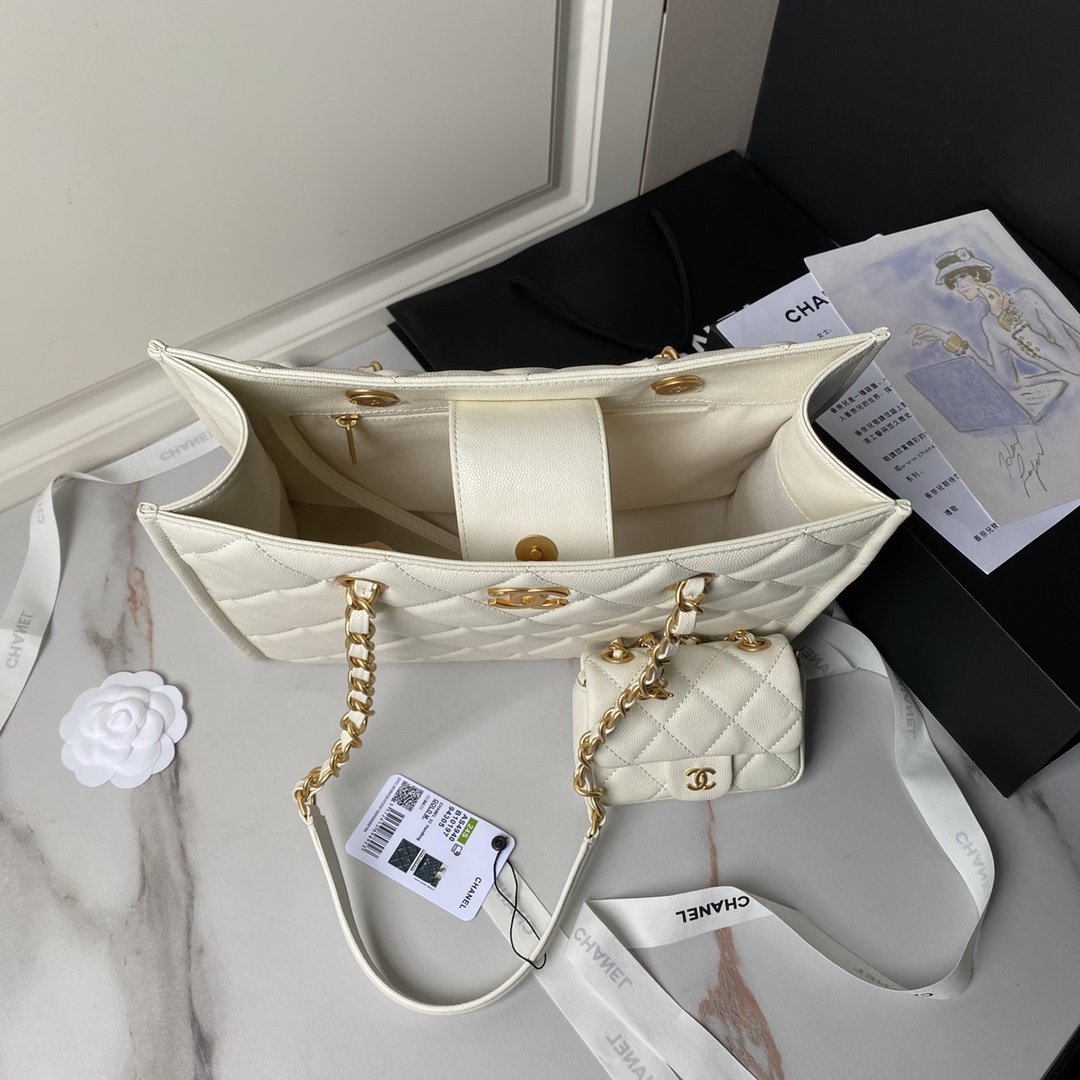 Chanel SMALL TOTE White - Image 3
