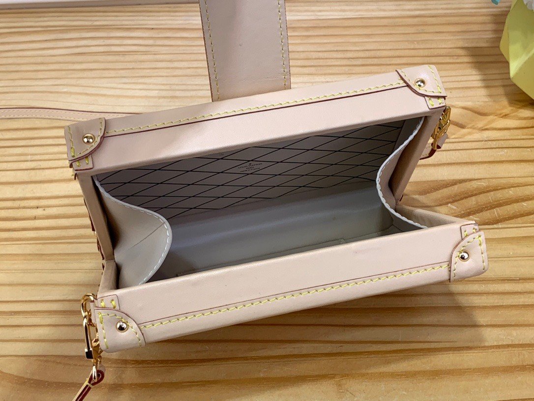 Louis Vuitton LV Petite Box Shape Lock Plated Gold Handbags 20×12.5x5cm - Image 4
