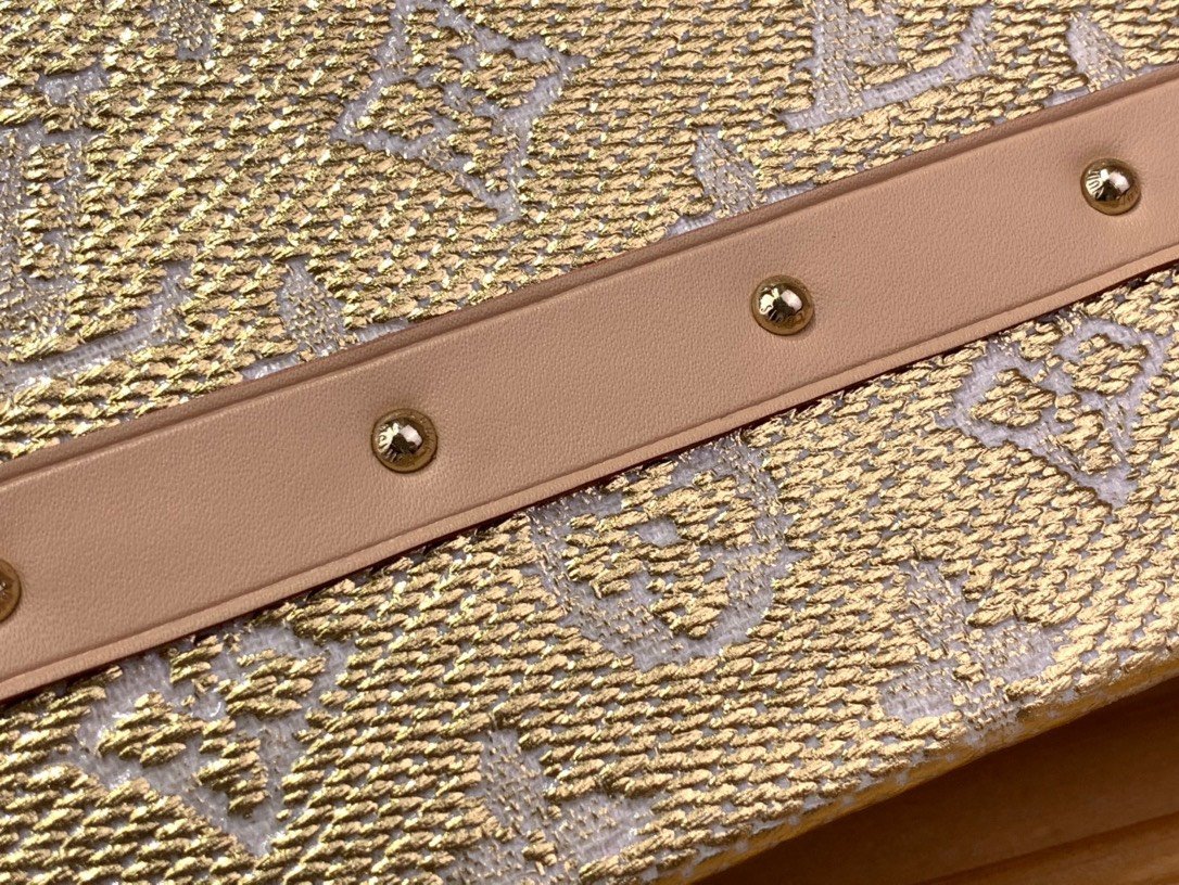 Louis Vuitton LV Petite Box Shape Lock Plated Gold Handbags 20×12.5x5cm - Image 5