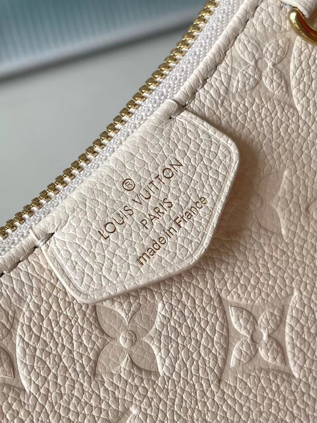 Louis Vuitton LV Easy Pouch On Strap Handbags White Milk 19×11.5x3cm - Image 6