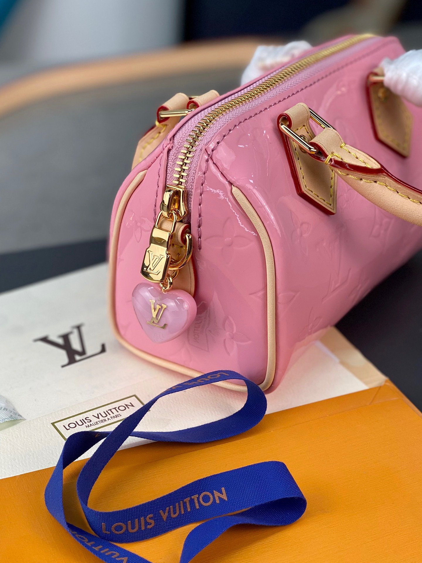 Louis Vuitton LV Nano Speedy Pink Mini Like Auth Shiny Leather Handbags 16x10x7.5cm - Image 4