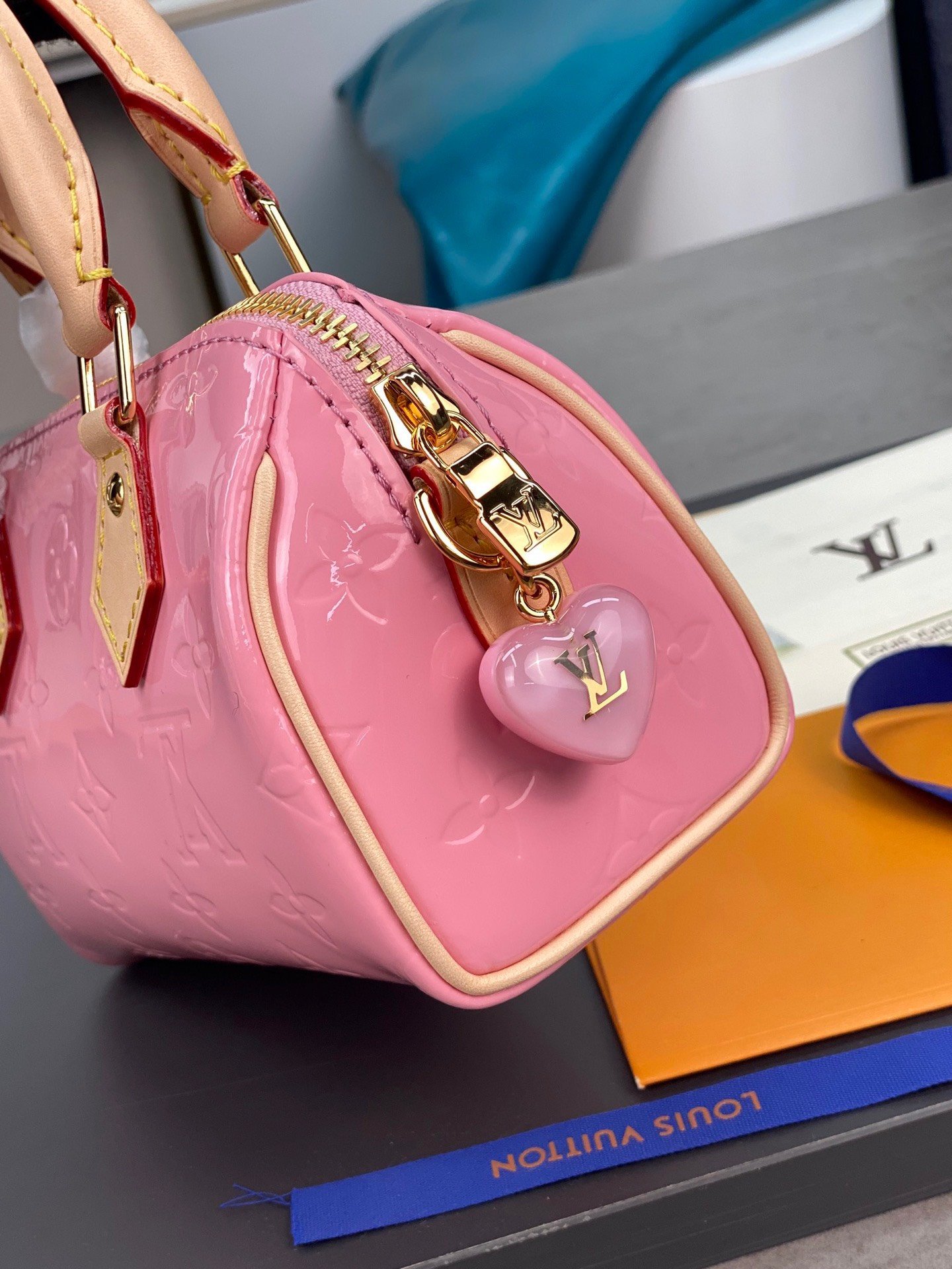 Louis Vuitton LV Nano Speedy Pink Mini Like Auth Shiny Leather Handbags 16x10x7.5cm - Image 2