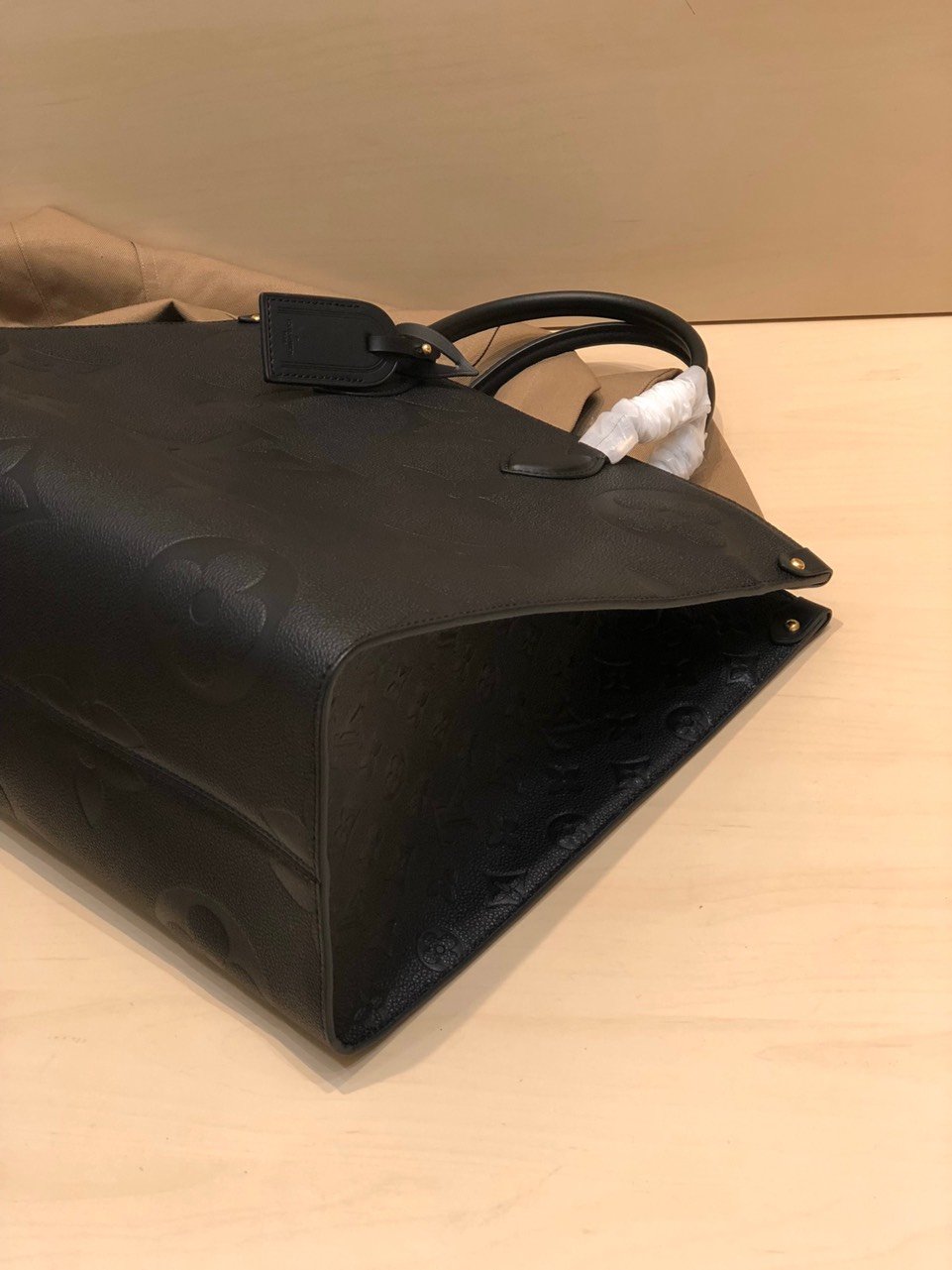 Louis Vuitton LV On The Go PM Tote Bag Replica 1:1 Black Handbags 35cm - Image 8