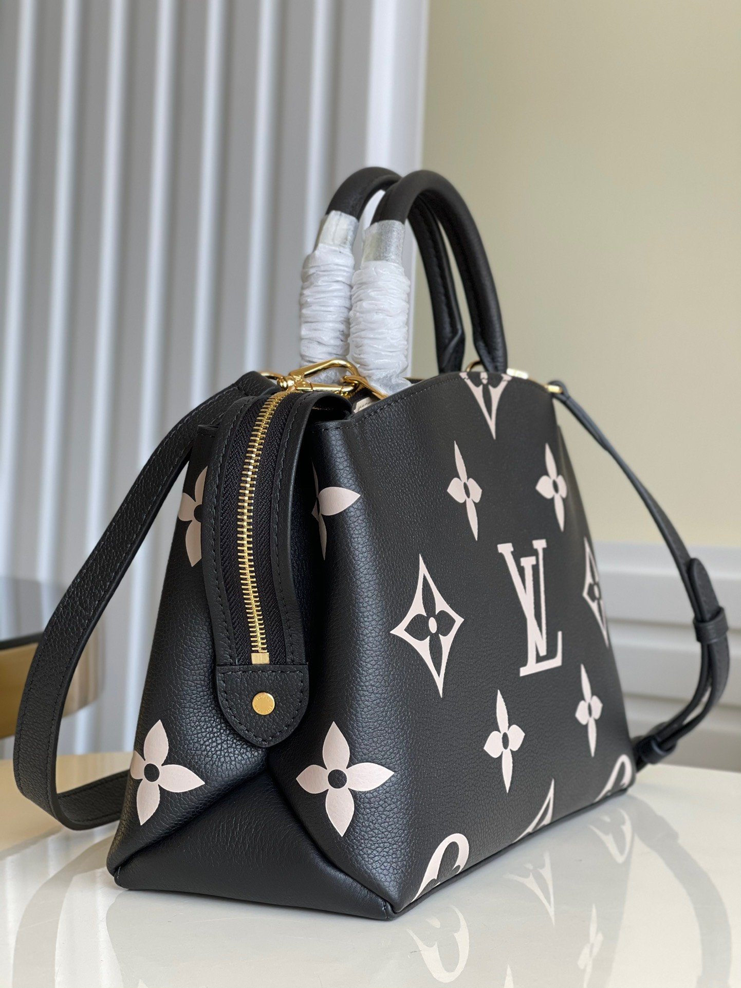 Louis Vuitton LV Petit Palais Da Bicolor Monogram Empreinte Handbags 29x18cm - Image 2
