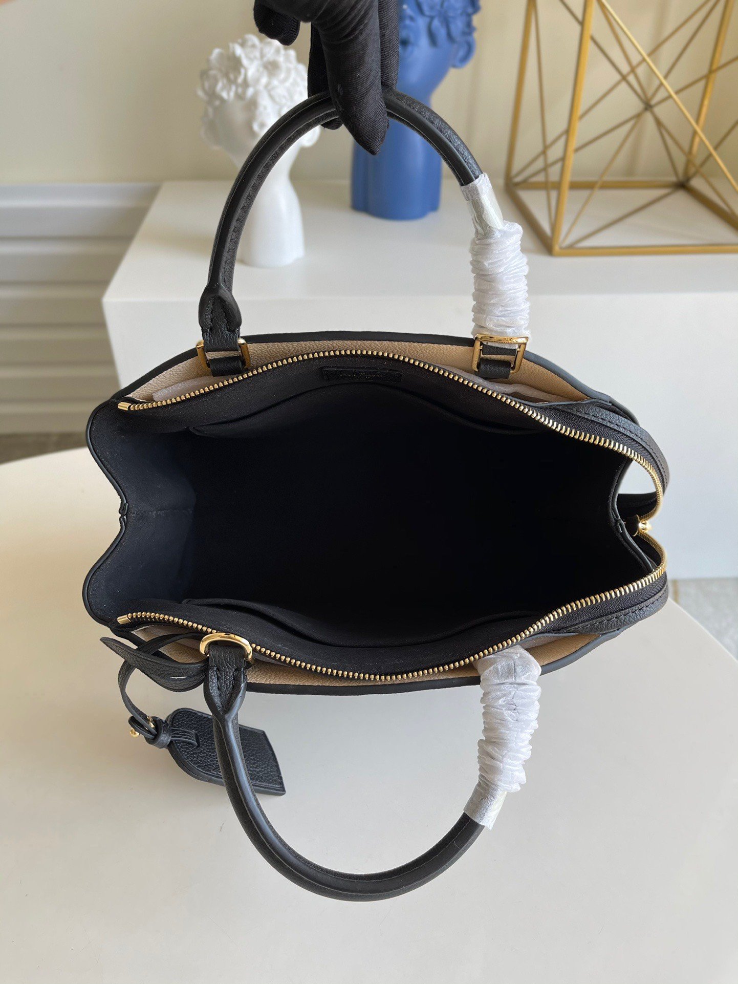 Louis Vuitton LV Petit Palais Da Bicolor Monogram Empreinte Handbags 29x18cm - Image 4