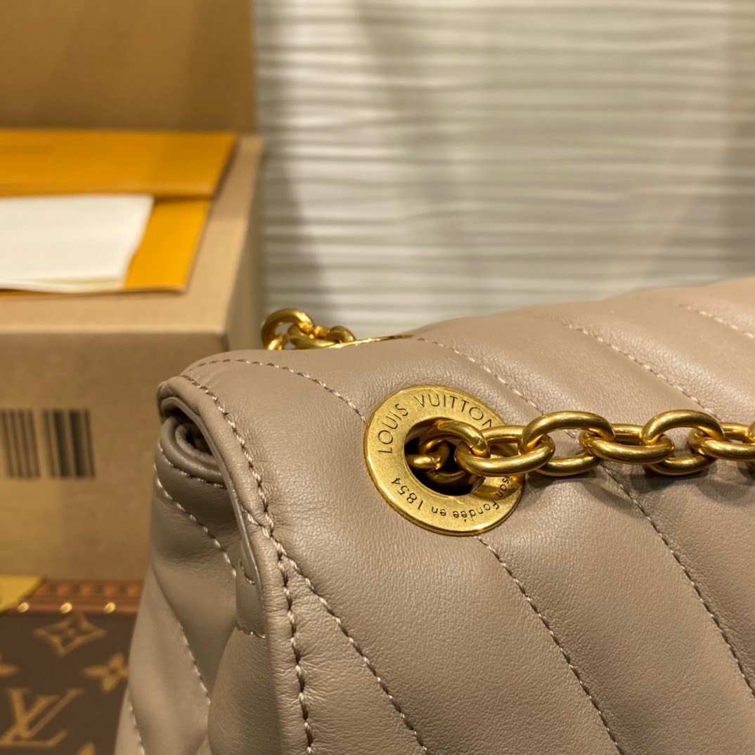 Louis Vuitton LV New Wave Woman’s Cowhide Leather Handbags 24x14x9cm - Image 5