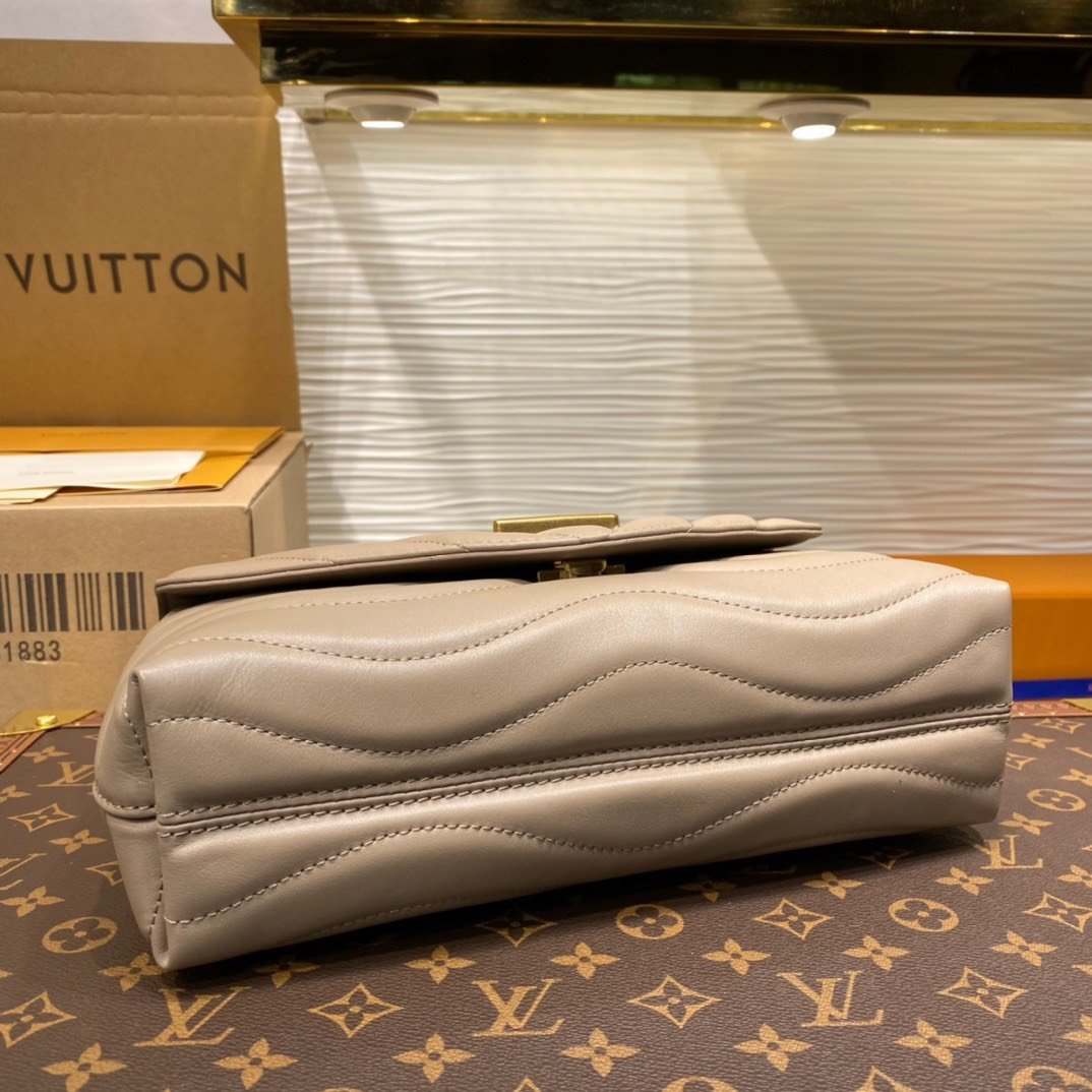 Louis Vuitton LV New Wave Woman’s Cowhide Leather Handbags 24x14x9cm - Image 8