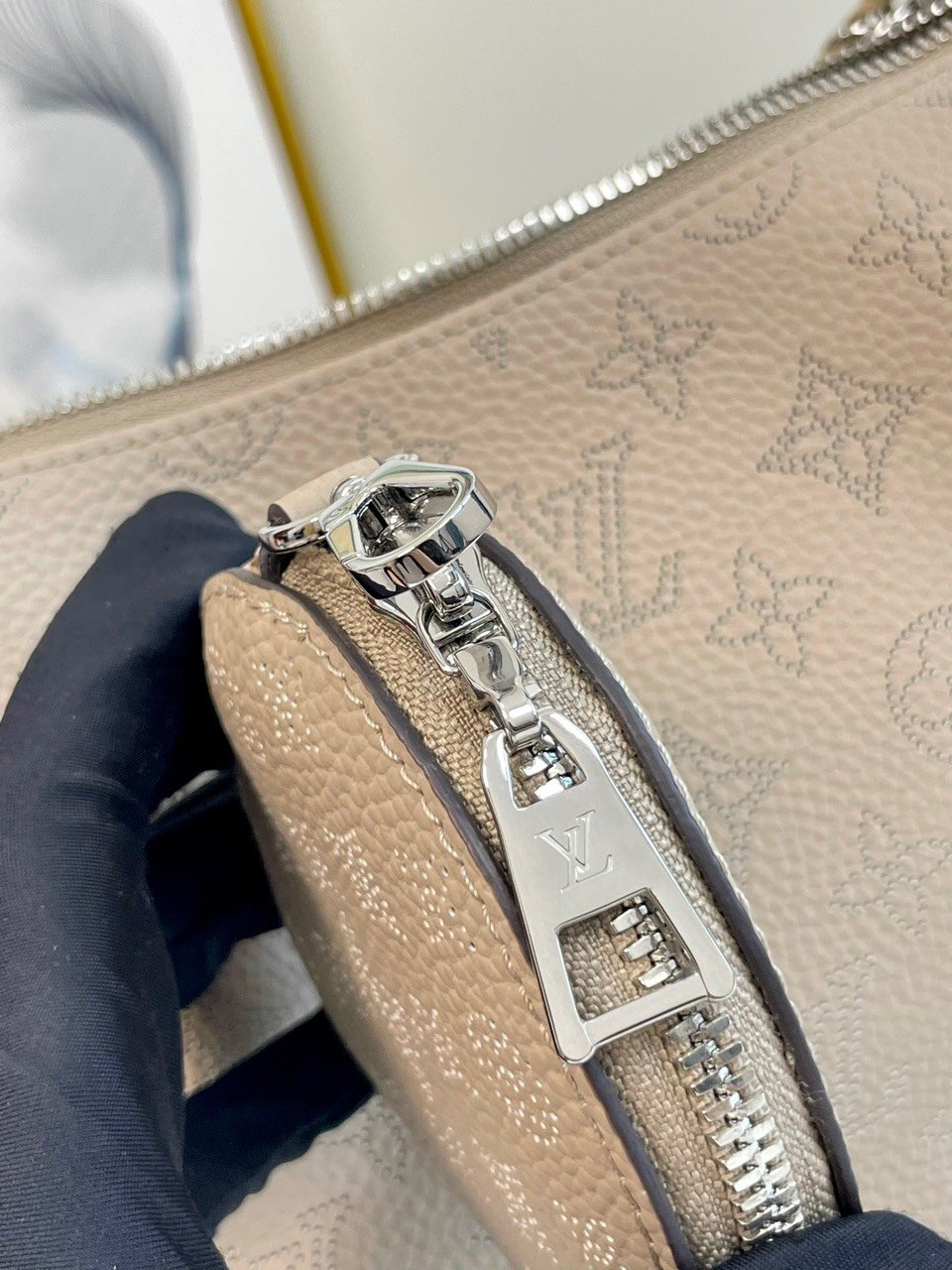Louis Vuitton LV Baia Mahina Mono Pattern Like Auth Handbags 26x17x7.5cm - Image 6
