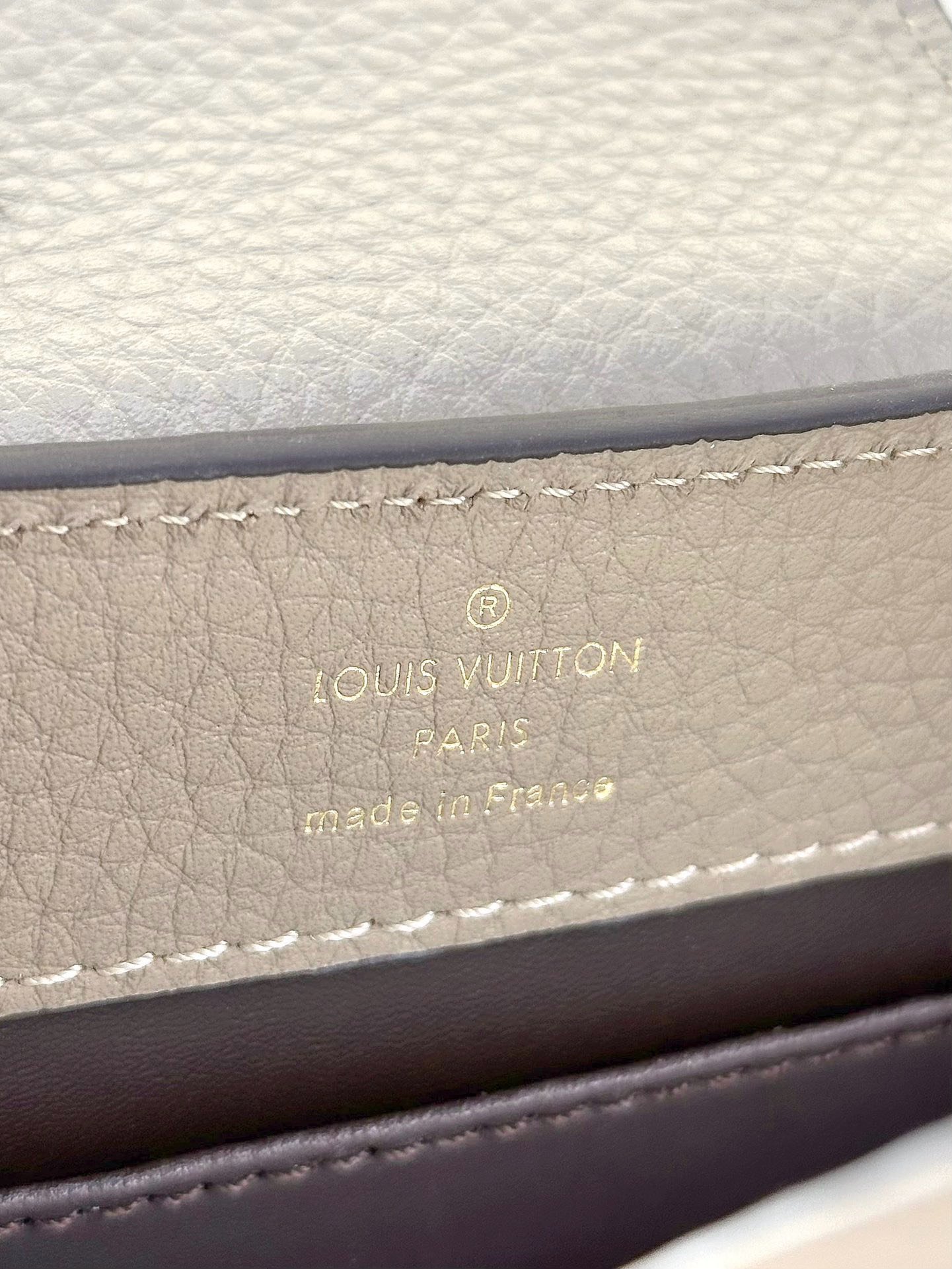 Louis Vuitton LV Capucines Lock Gold Handbags Cowhide Leather 21cm - Image 3