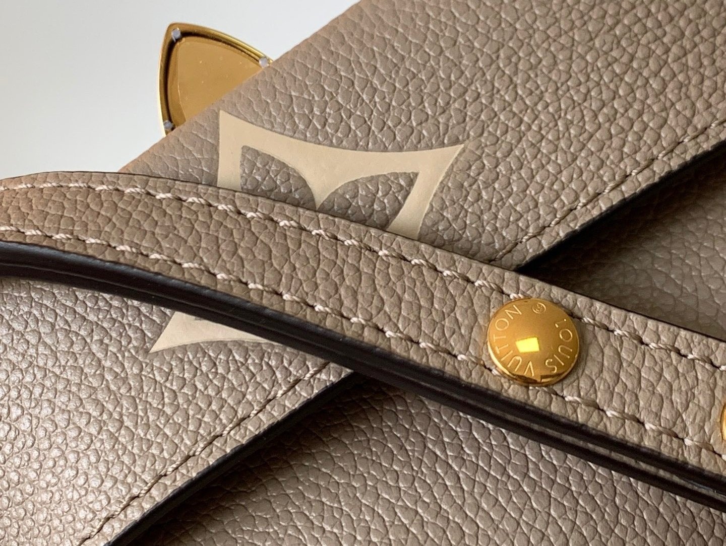 Louis Vuitton LV Favorite Brown Like Auth Handbags Lock Gold 24x14cm - Image 6