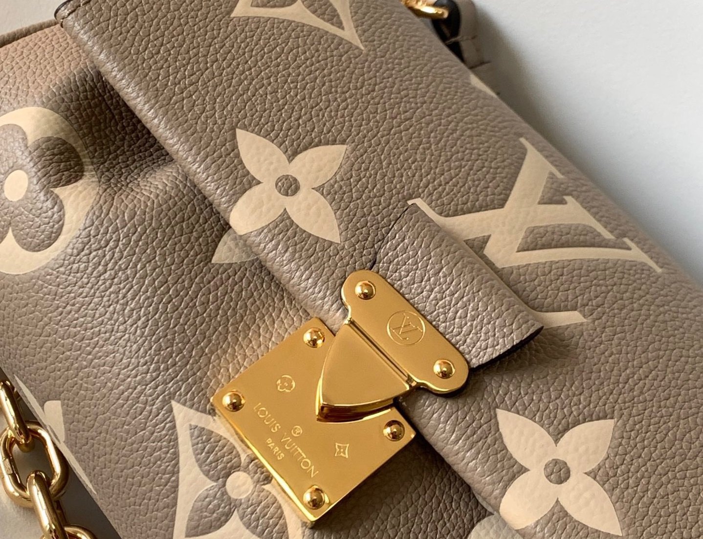 Louis Vuitton LV Favorite Brown Like Auth Handbags Lock Gold 24x14cm - Image 5