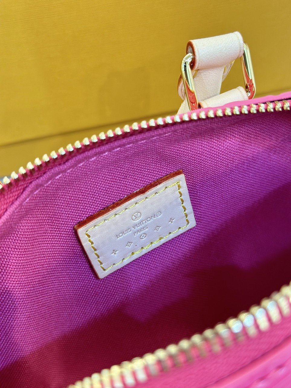 Louis Vuitton LV Nano Speedy Pink Shiny Leather Handbags 16x10x7,5cm - Image 3