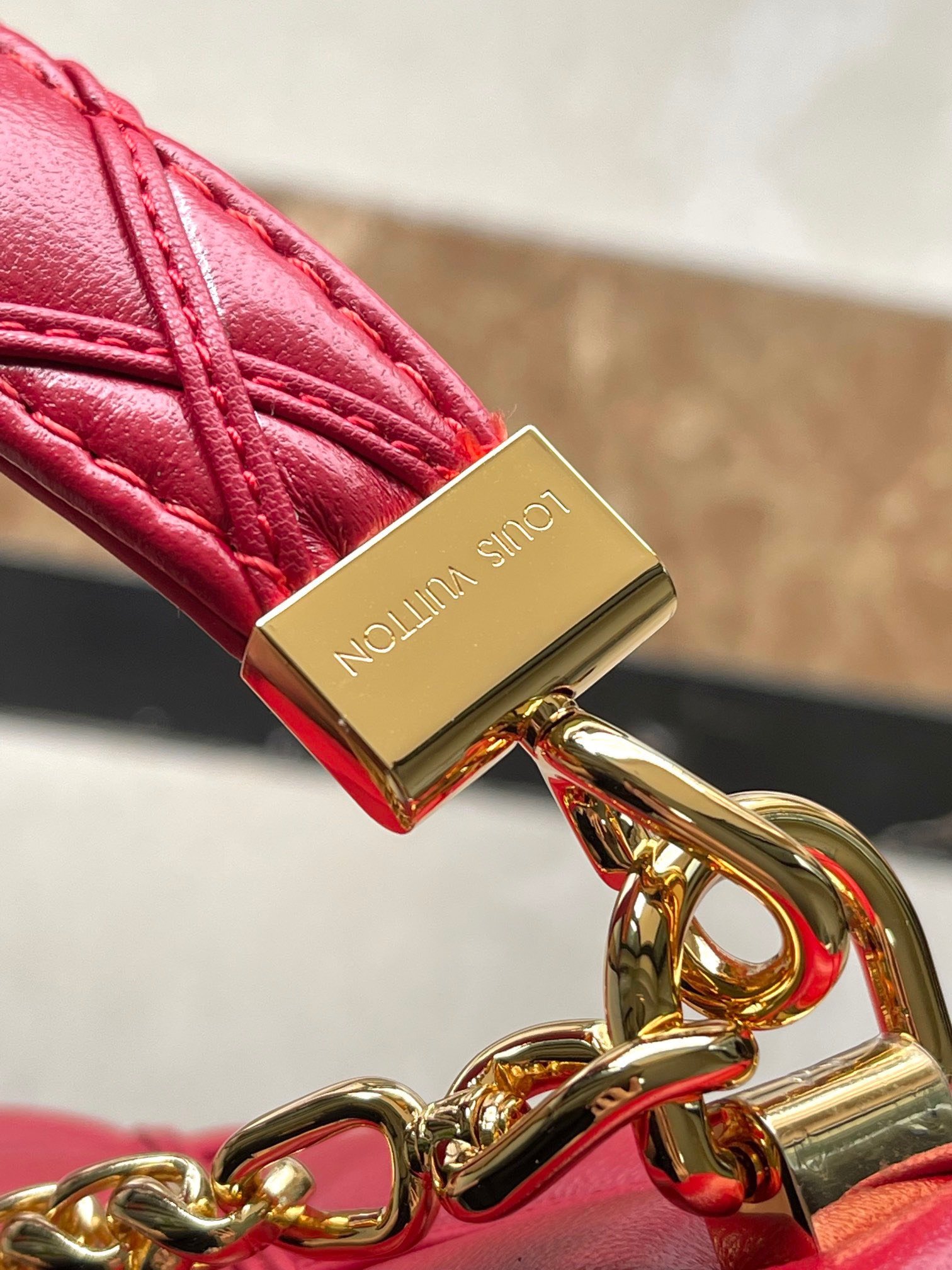 Louis Vuitton LV Twist Like Auth Woman’s Red Handbags Smooth Leather 23cm - Image 6