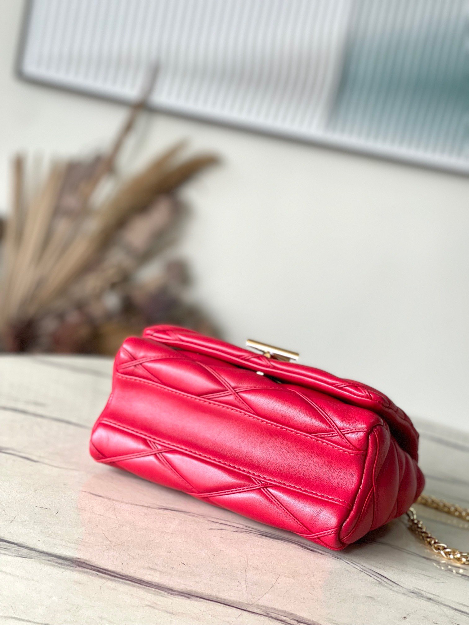 Louis Vuitton LV Twist Like Auth Woman’s Red Handbags Smooth Leather 23cm - Image 2