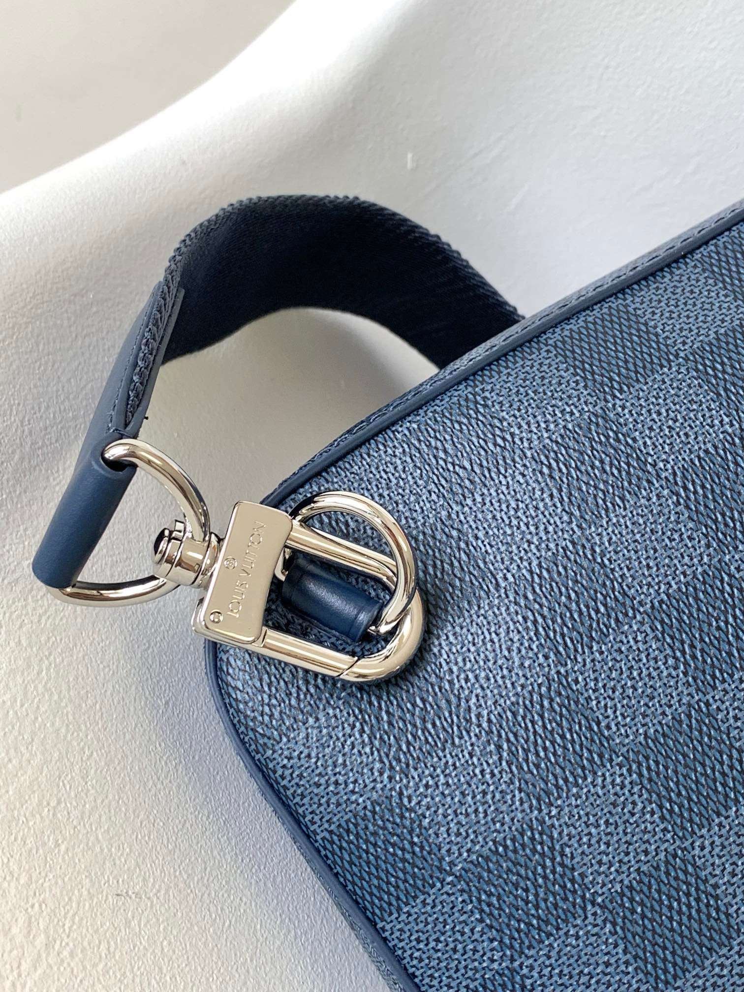 Louis Vuitton LV Avenue Men’s Handbag Replica Checkerboard Pattern 20x31x7cm - Image 3
