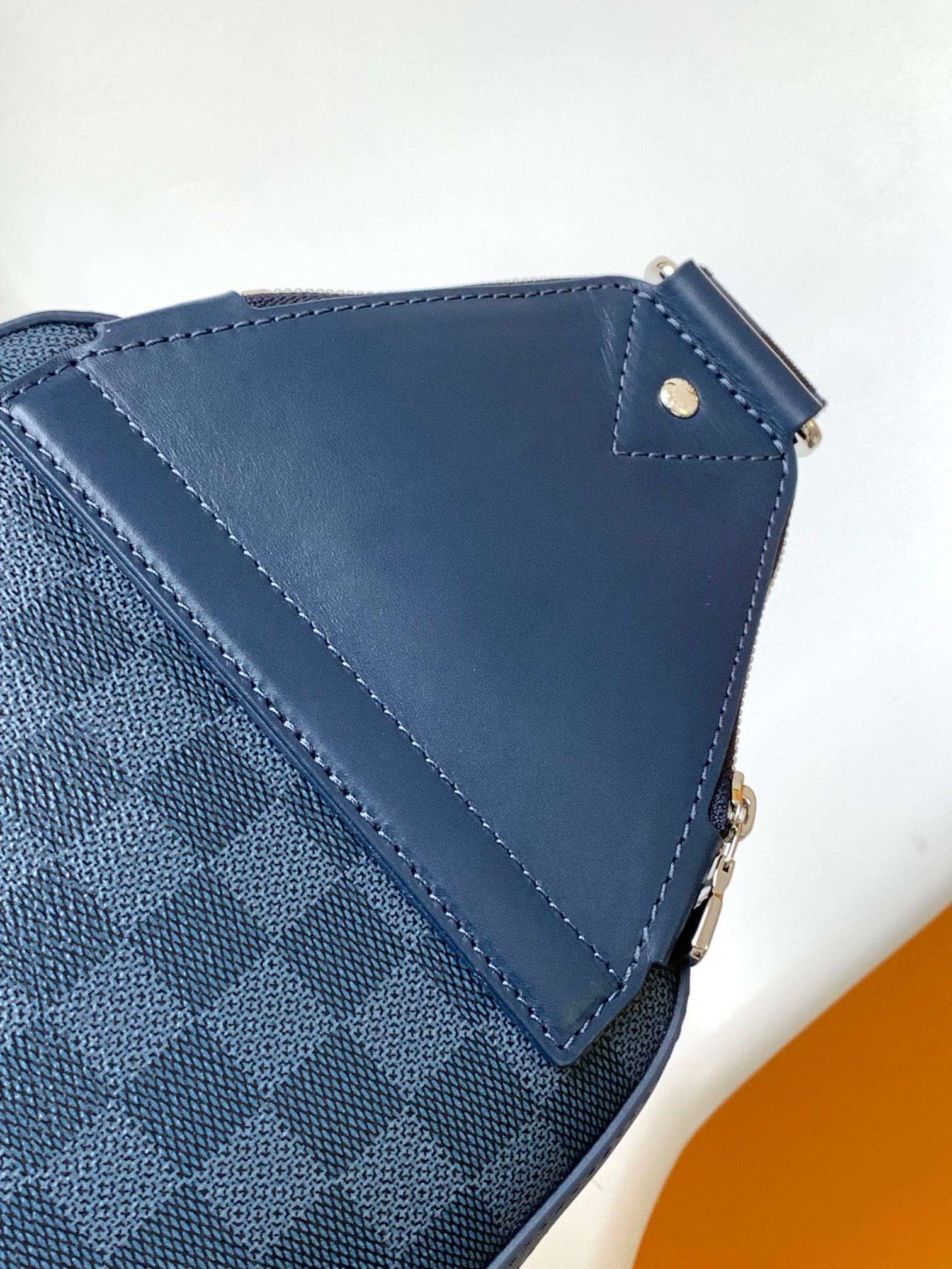 Louis Vuitton LV Avenue Men’s Handbag Replica Checkerboard Pattern 20x31x7cm - Image 4