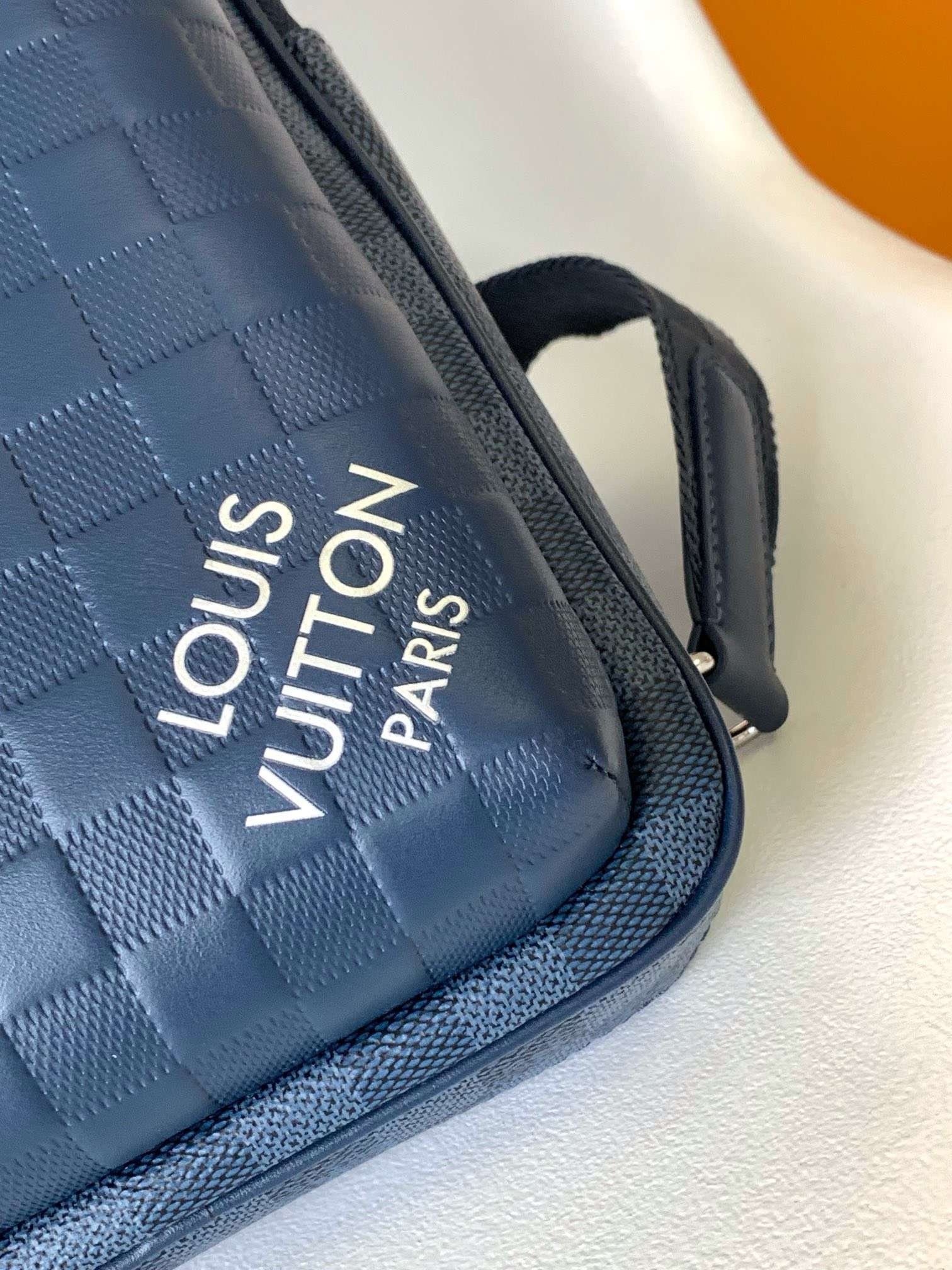 Louis Vuitton LV Avenue Men’s Handbag Replica Checkerboard Pattern 20x31x7cm - Image 5