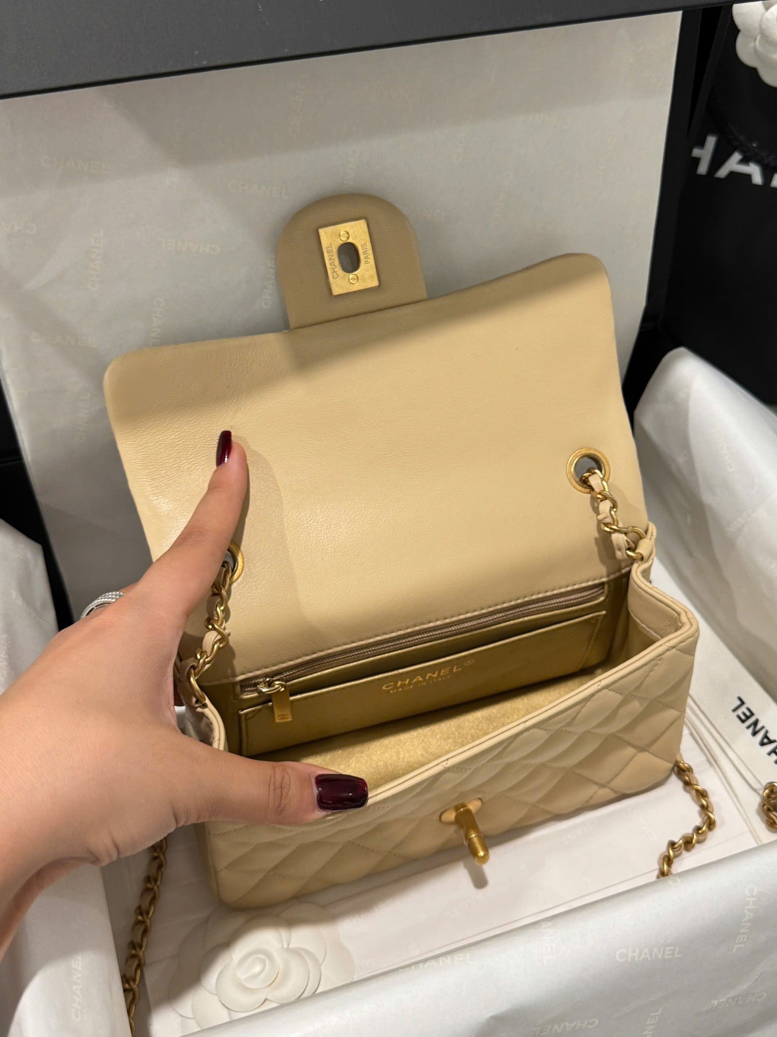 Chanel Classic Flap Mini Beige Gold Hardware 20cm - Image 2