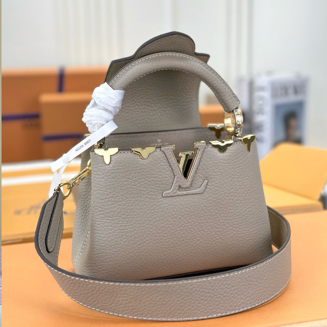 Louis Vuitton LV Capucines Lock Gold Handbags Cowhide Leather 21cm