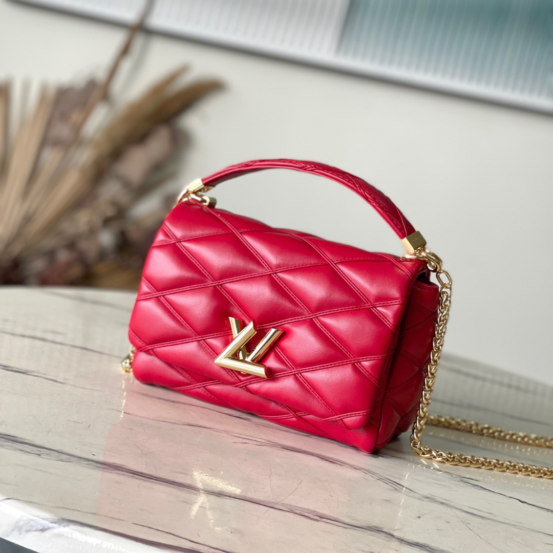 Louis Vuitton LV Twist Like Auth Woman’s Red Handbags Smooth Leather 23cm