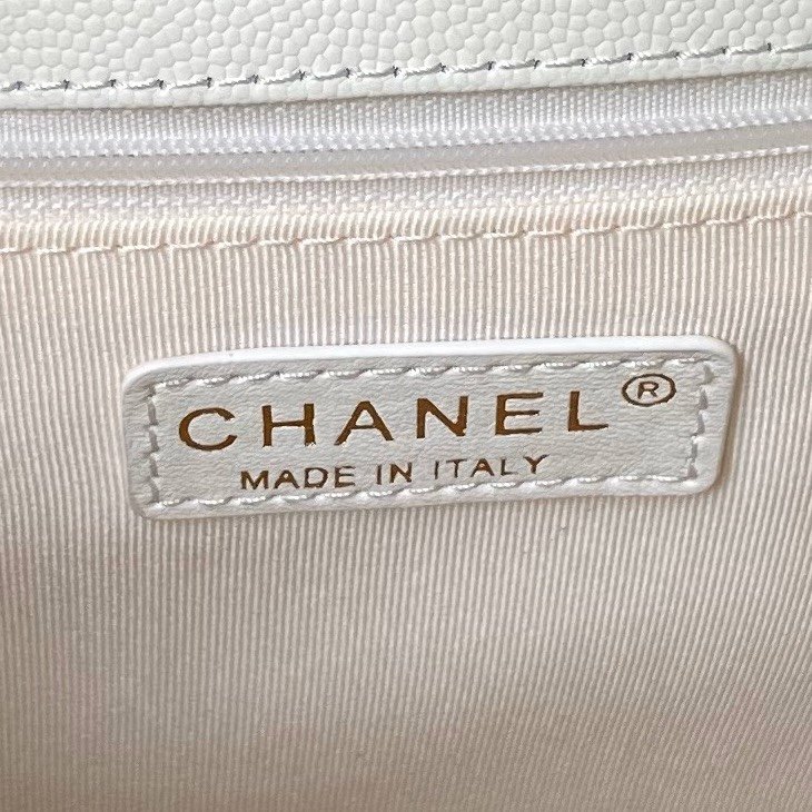 Chanel SMALL TOTE White - Image 5