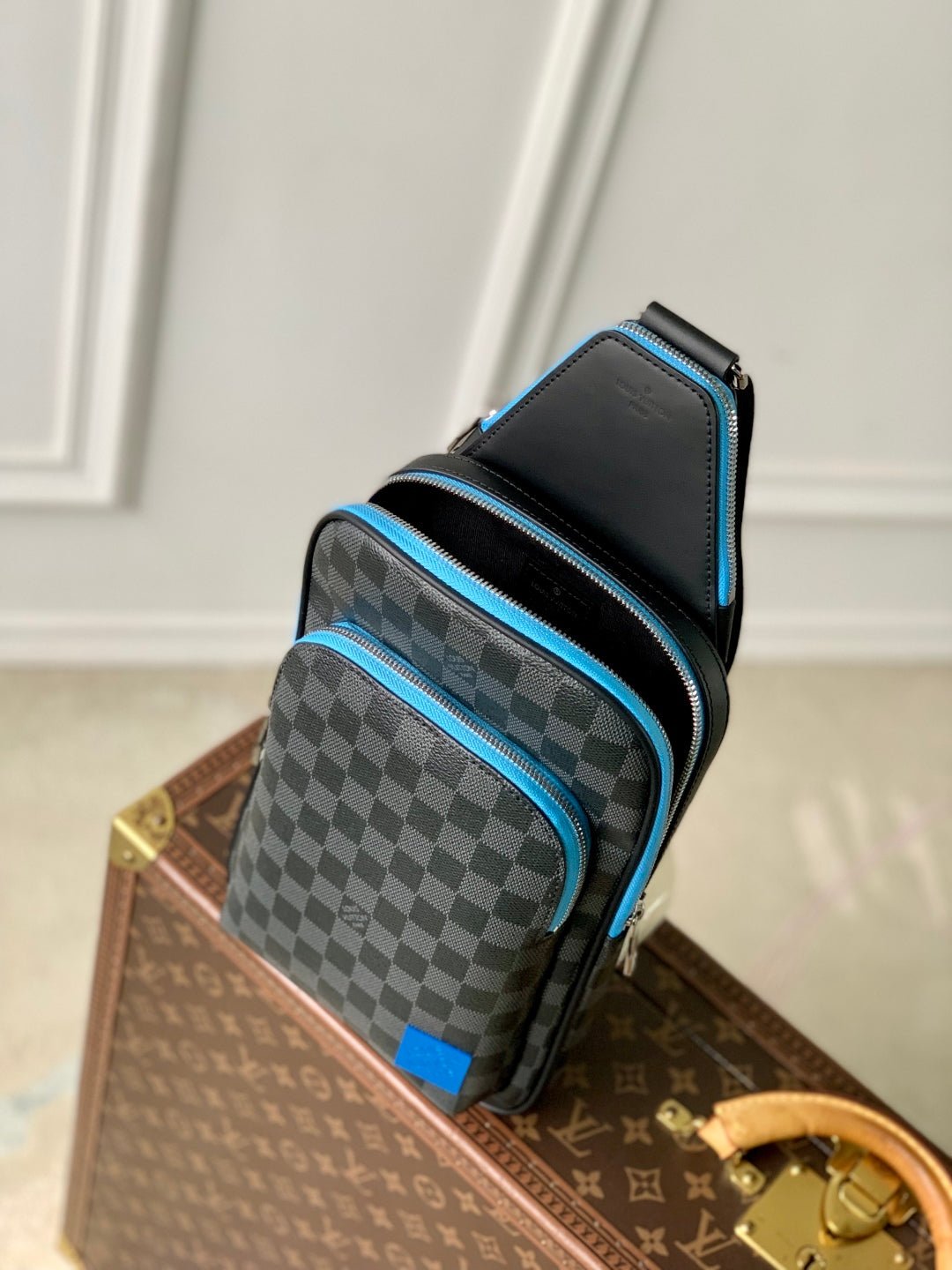 LV AVENUE SLINGBAG 31 IN BLACK AND GREY DAMIER GRAPHITA CANVAS CALFSKIN - Image 2