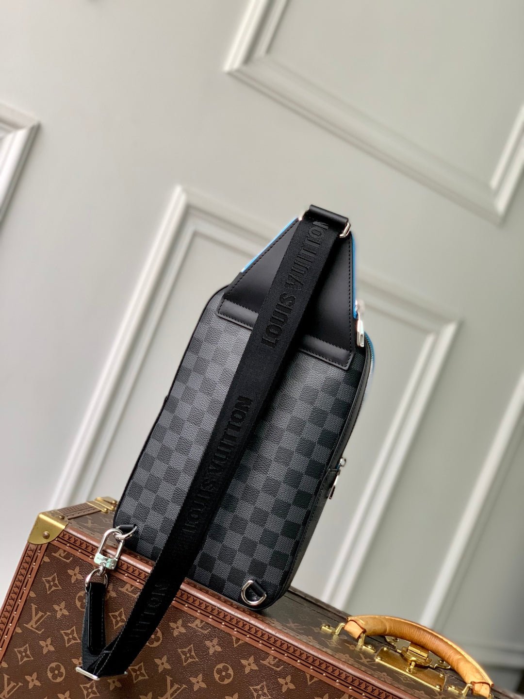 LV AVENUE SLINGBAG 31 IN BLACK AND GREY DAMIER GRAPHITA CANVAS CALFSKIN - Image 3