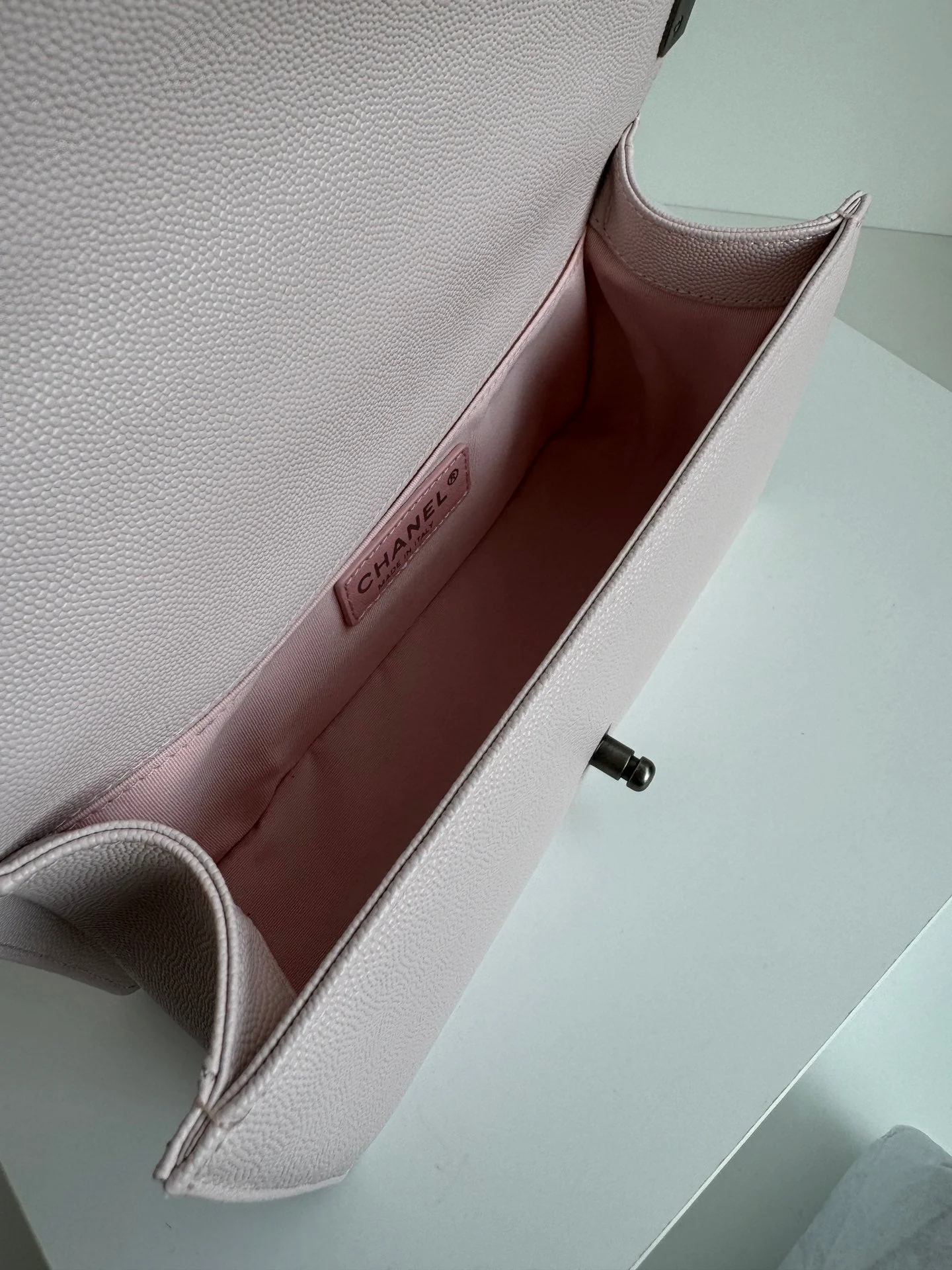 CHANEL BOY BAG MEDIUM 25 IN PINK CALFSKIN - Image 3