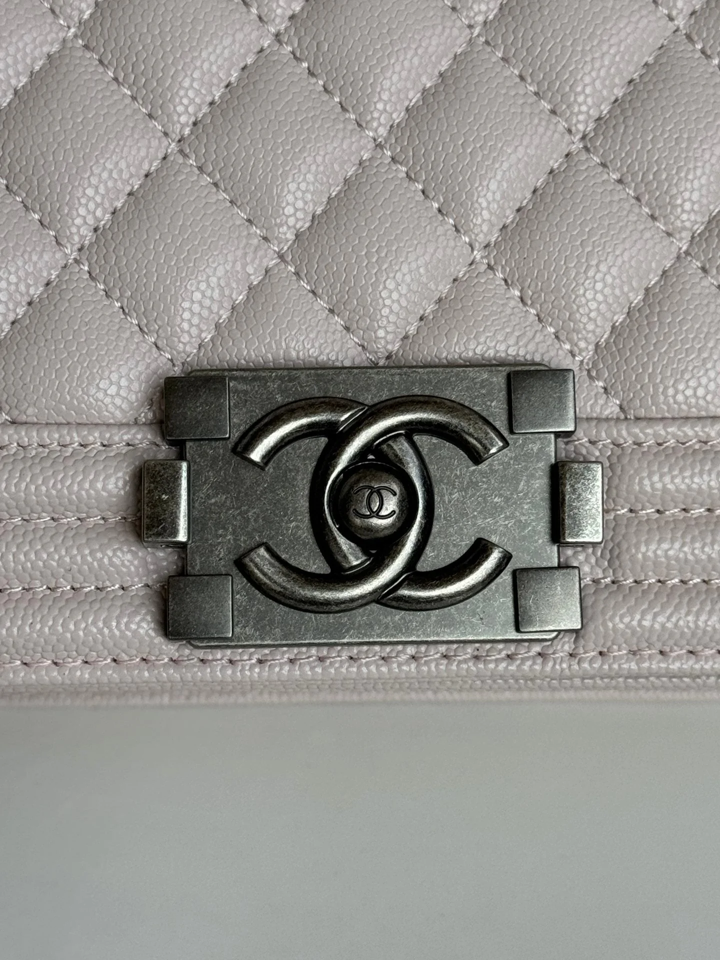 CHANEL BOY BAG MEDIUM 25 IN PINK CALFSKIN - Image 5
