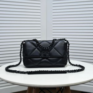 CHANEL 19 Small in Black