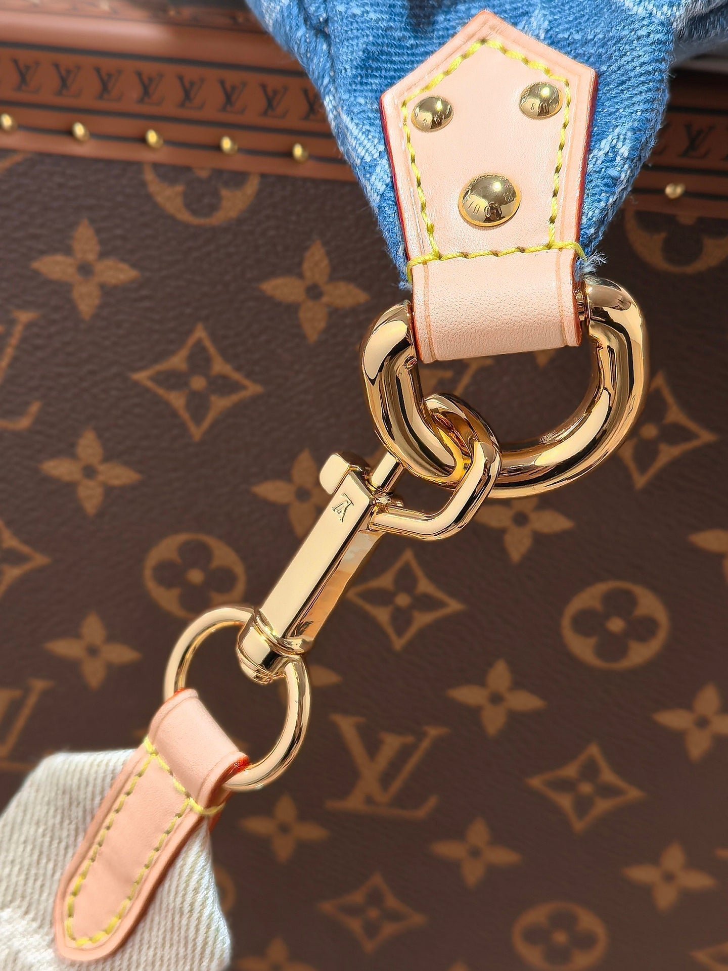 LV 25S BUMBAG 38 IN BLUE MONOGRAM DENIM LEATHER TRIM GOLD HARDWARE - Image 6