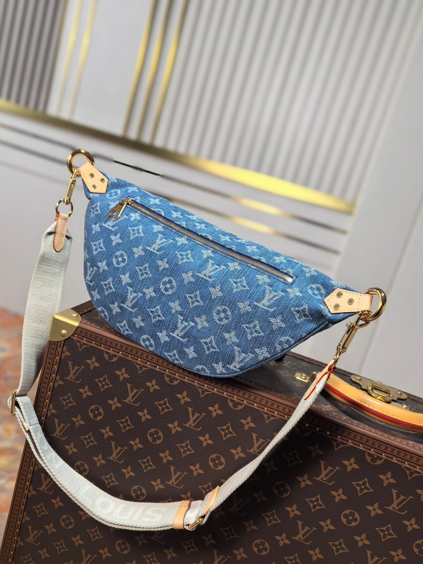 LV 25S BUMBAG 38 IN BLUE MONOGRAM DENIM LEATHER TRIM GOLD HARDWARE - Image 2