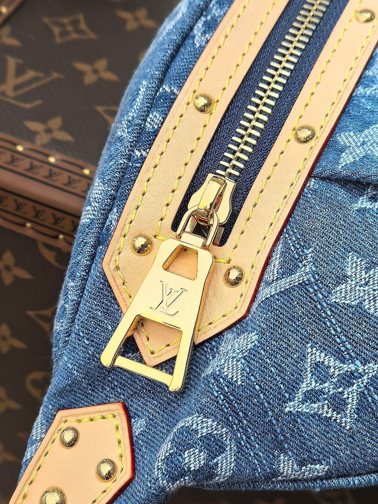 LV 25S BUMBAG 38 IN BLUE MONOGRAM DENIM LEATHER TRIM GOLD HARDWARE - Image 8