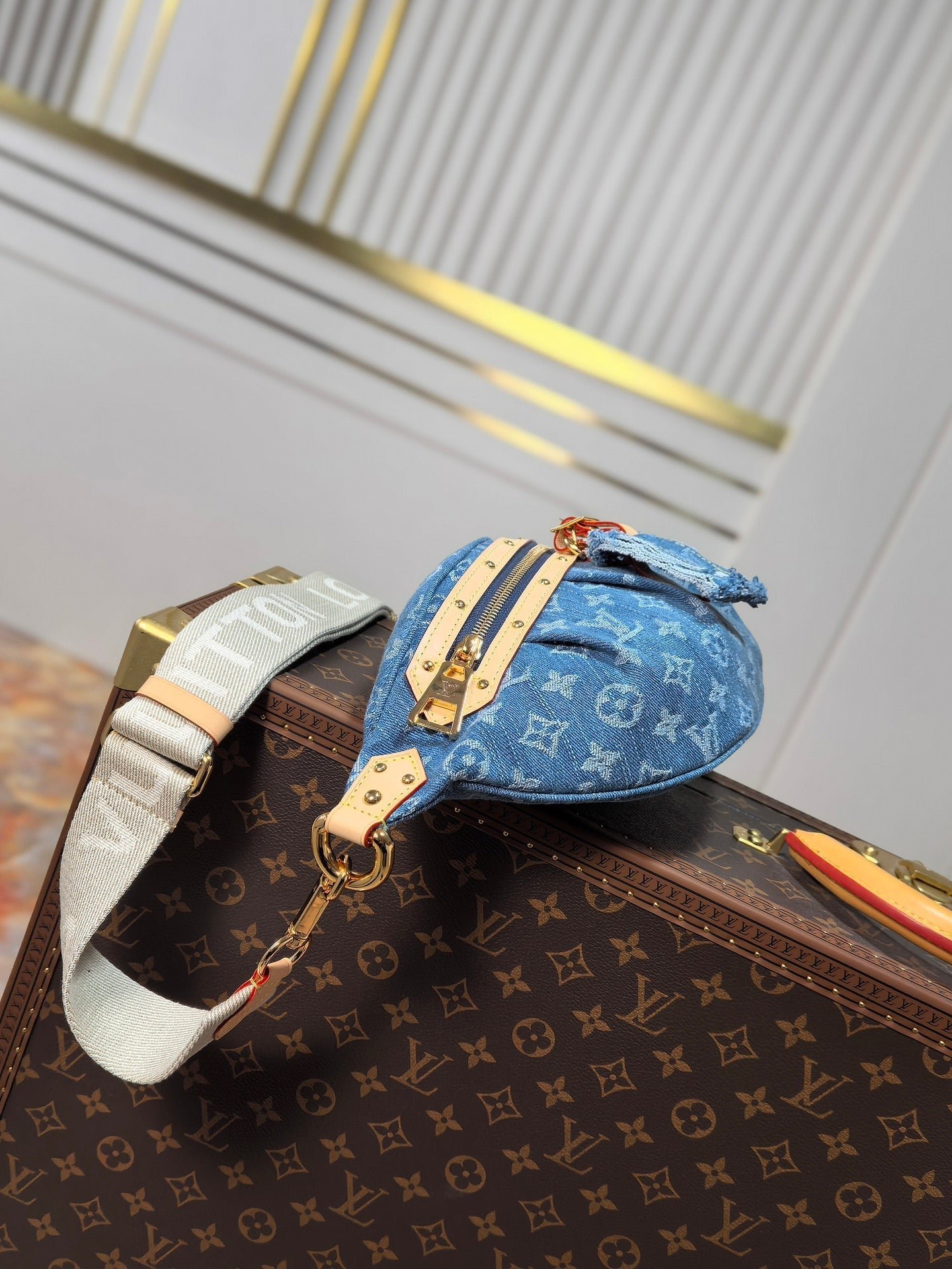 LV 25S BUMBAG 38 IN BLUE MONOGRAM DENIM LEATHER TRIM GOLD HARDWARE - Image 4