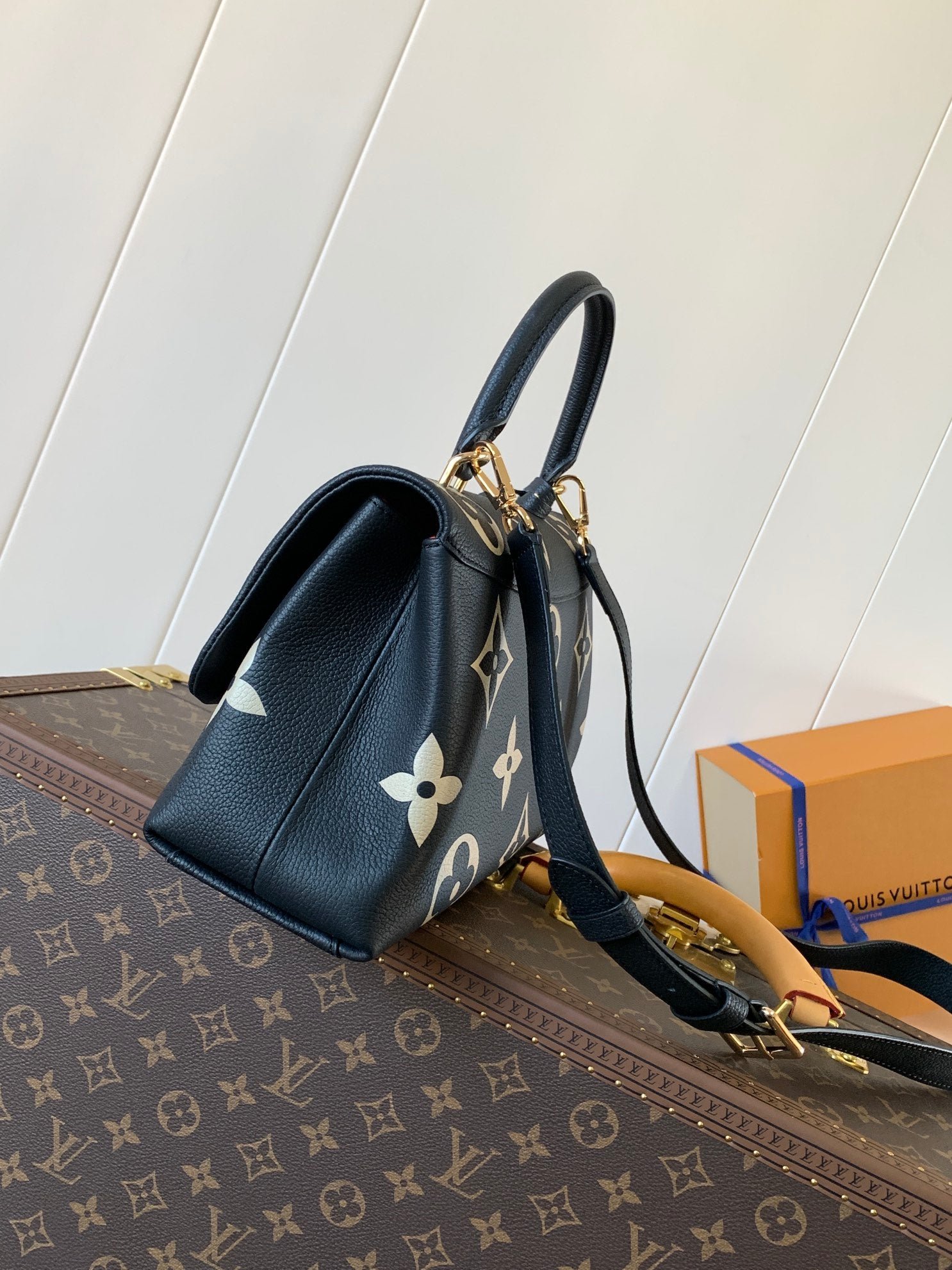 LV MADELEINE 30 IN BLACK MIX WHITE MONOGRAM CALFSKIN EMBOSSED LOGO - Image 2