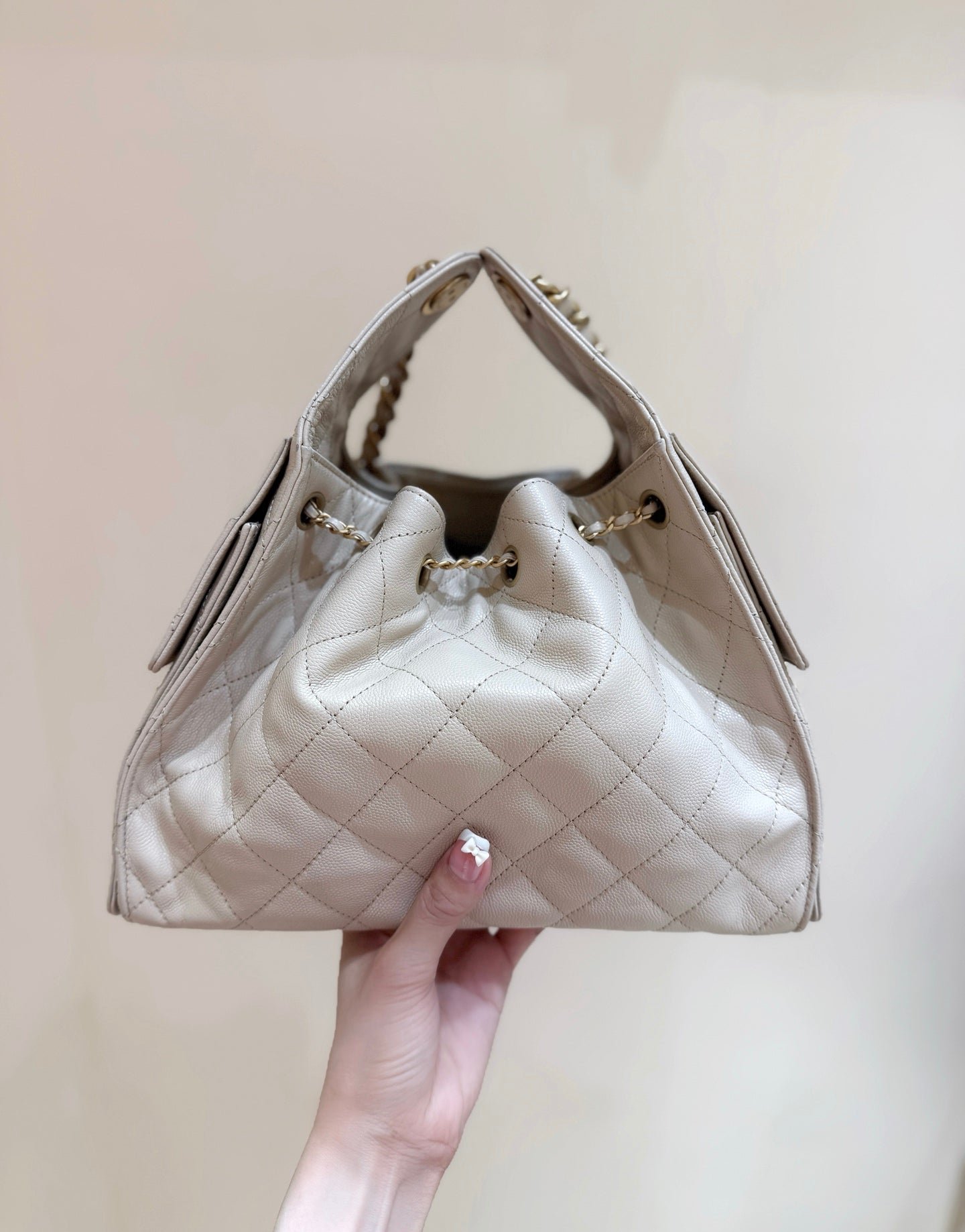 CHANEL 25 HANDBAG IN CREAM SMALL GOLD HARDWARE - Image 5