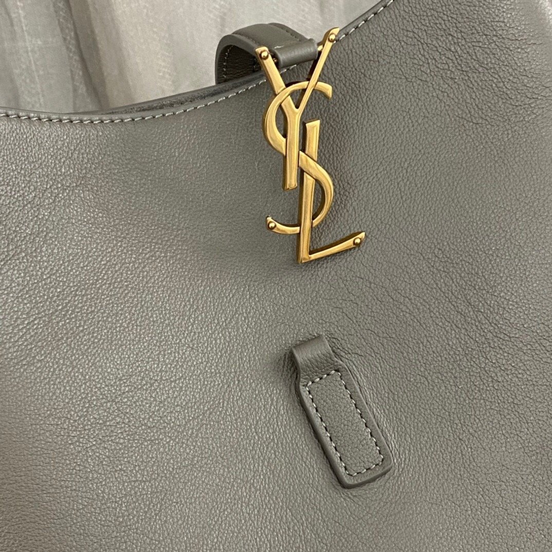 Saint Laurent Le 5 à 7 Supple Hobo Bag - Image 5