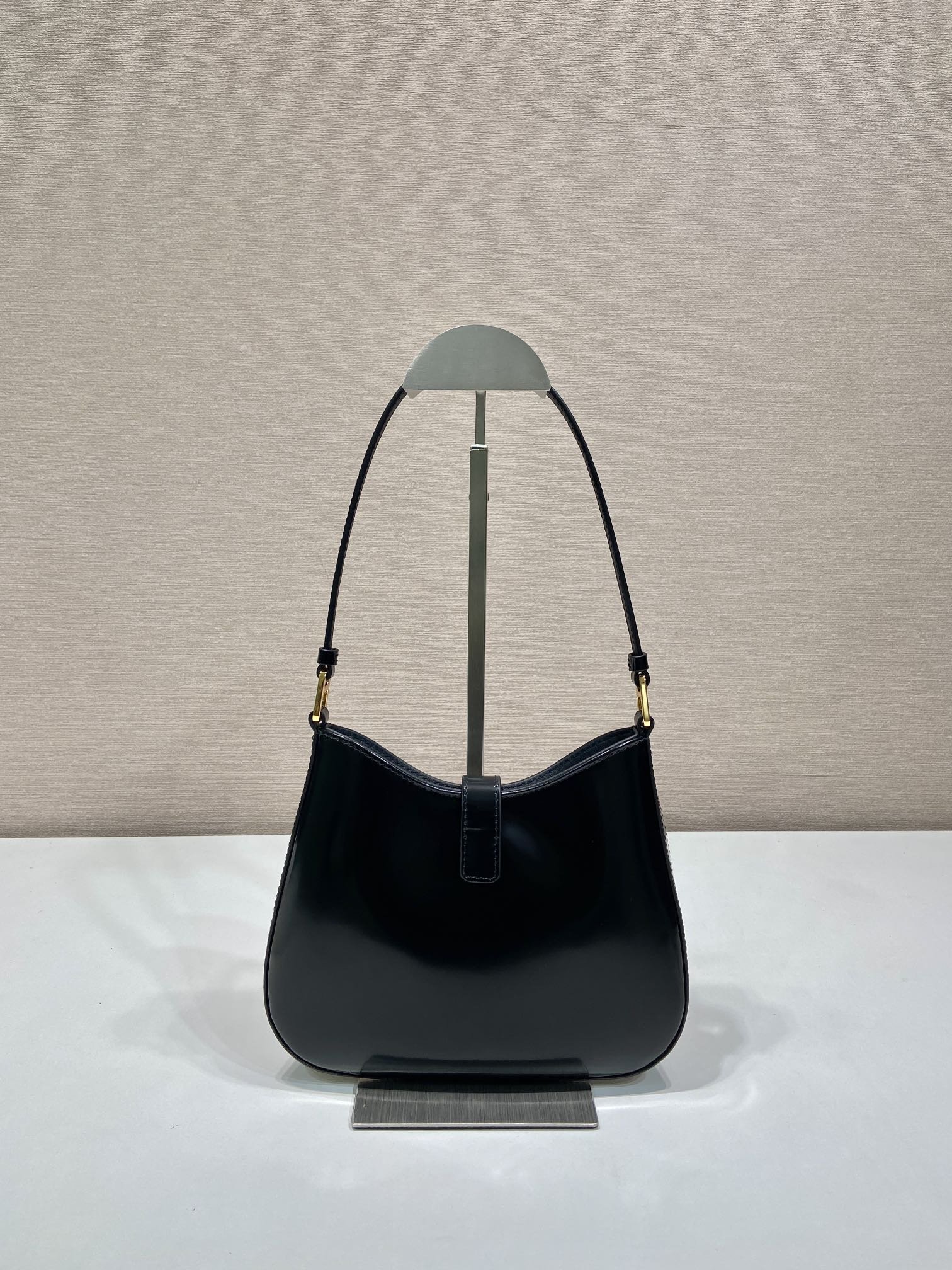 PRADA CLEO SHOULDER BAG 22 IN BLACK BRUSHED LAMBSKIN WITH CLASP CLOSURE - Image 4