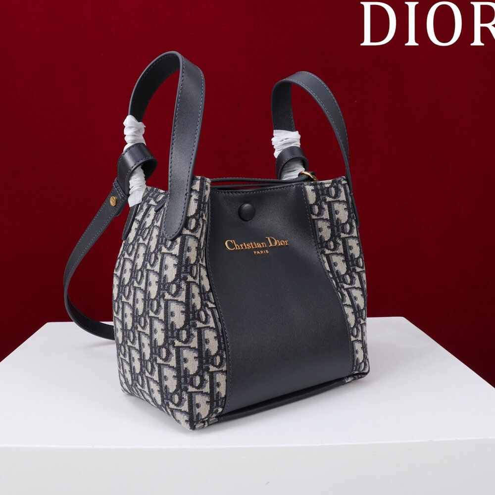Dior Medium Signature Bucket Bag - Image 2