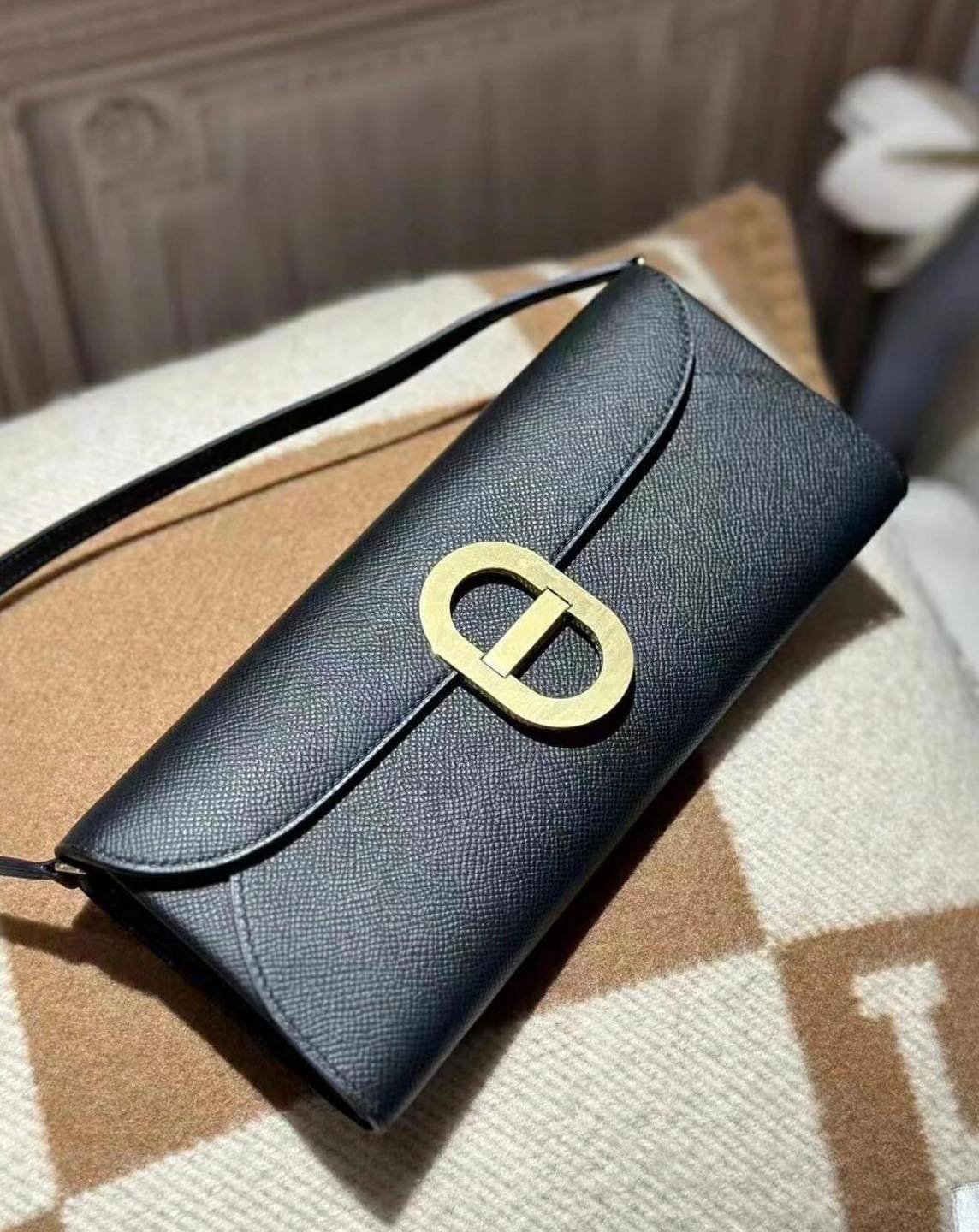 HN Maillon to go Black Epsom Gold Hardware