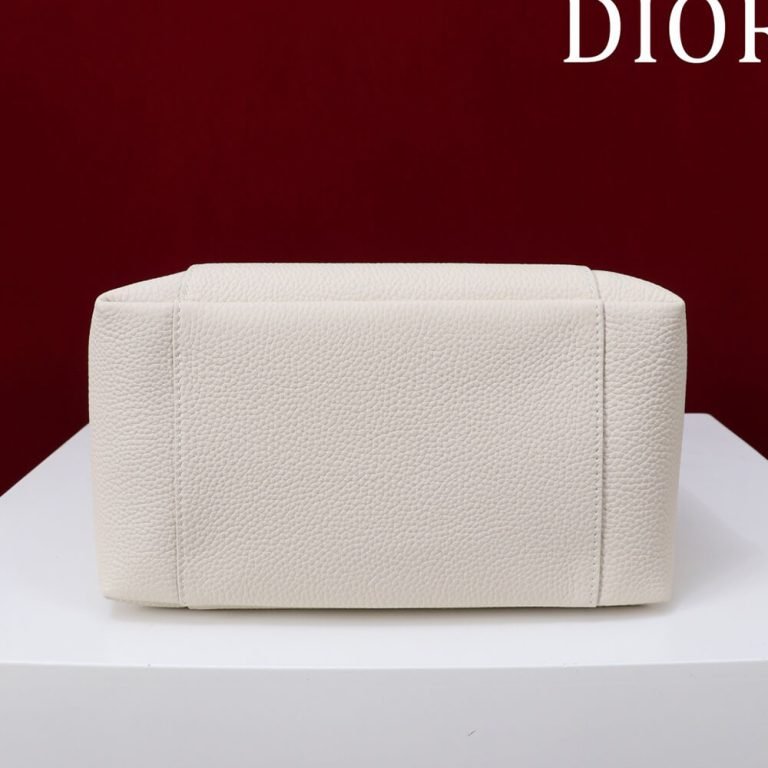 Dior Medium Signature Bucket Bag - Image 6