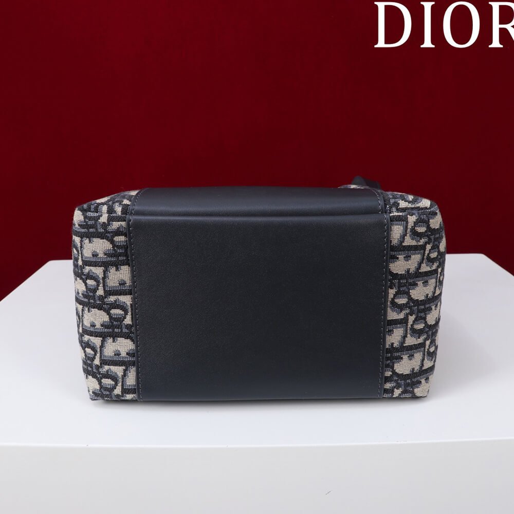 Dior Medium Signature Bucket Bag - Image 5
