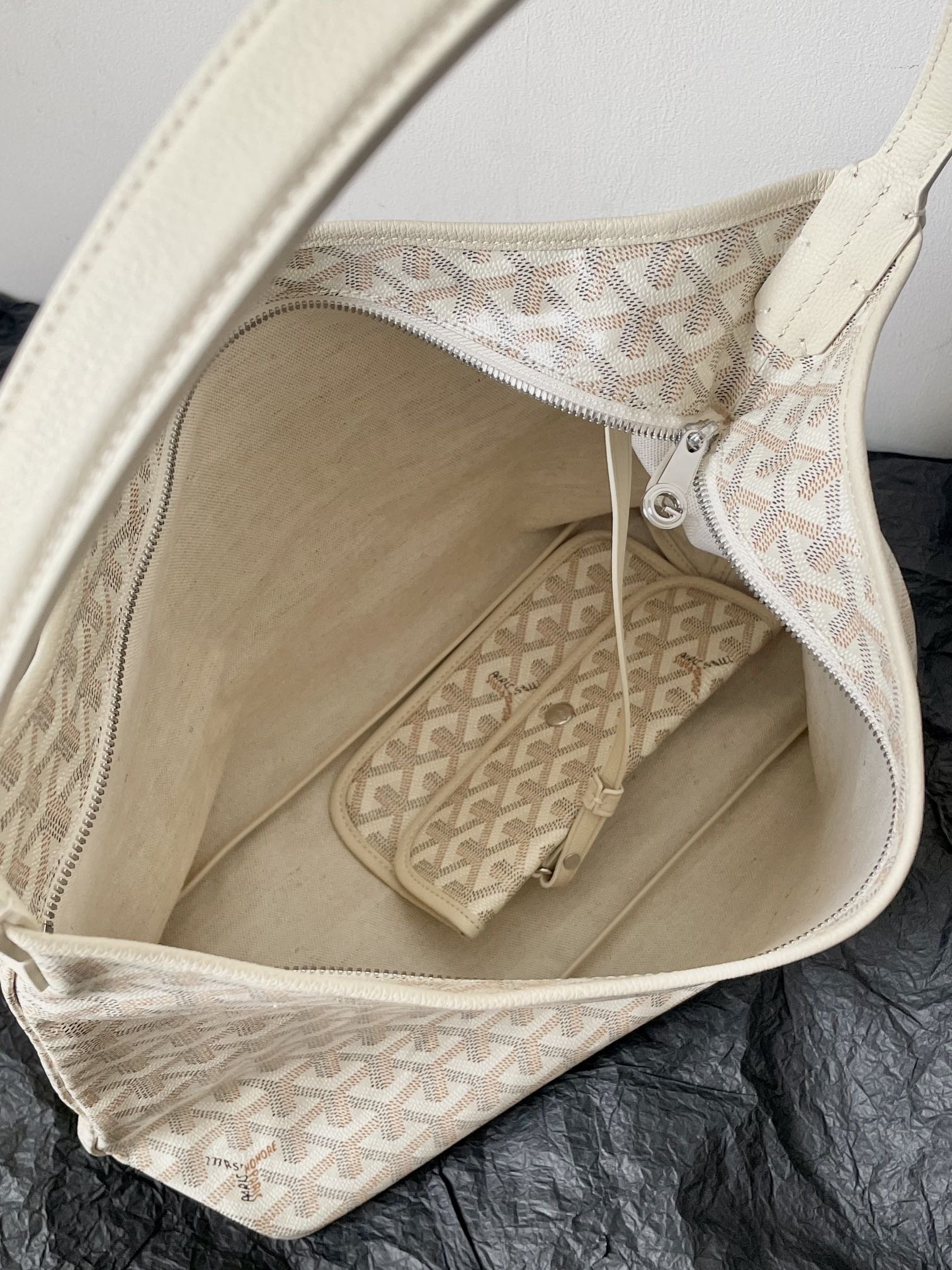 GOYARD Goyardine Boheme Hobo White - Image 6