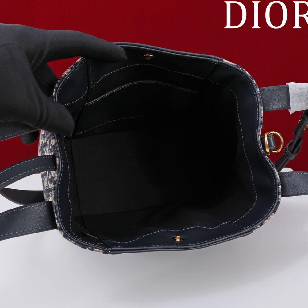 Dior Medium Signature Bucket Bag - Image 4