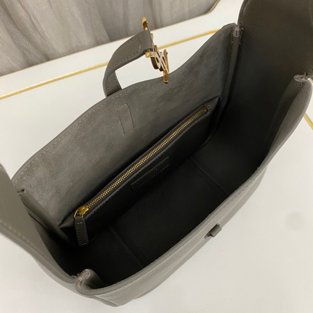 Saint Laurent Le 5 à 7 Supple Hobo Bag - Image 4