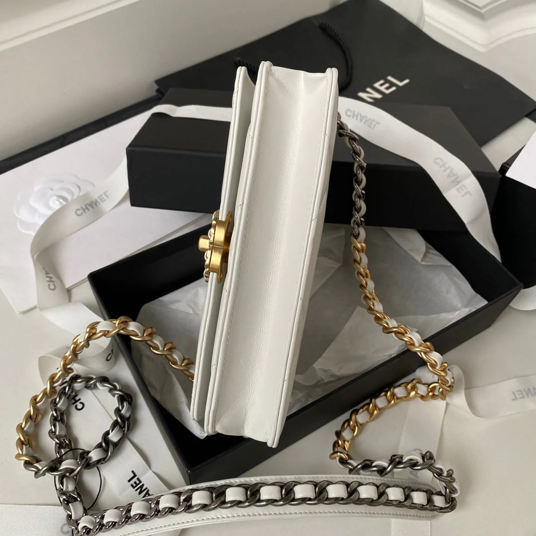 CHANEL 19 WOC 19CM WHITE LAMBSKIN GOLD - Image 3