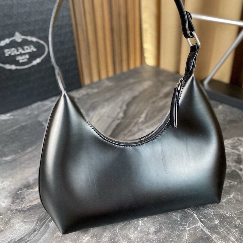 CLEO SHOULDER BAG 30 IN BLACK GLOSSY CALFSKIN - Image 4